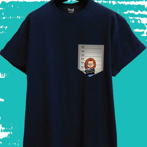 Camiseta Azul marino con Bolsillo Terror Chucky