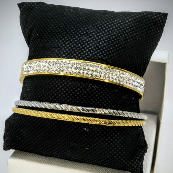 Pulsera de acero cerrado