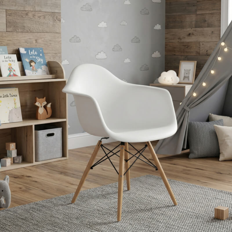 Silla eames con apoyabrazos