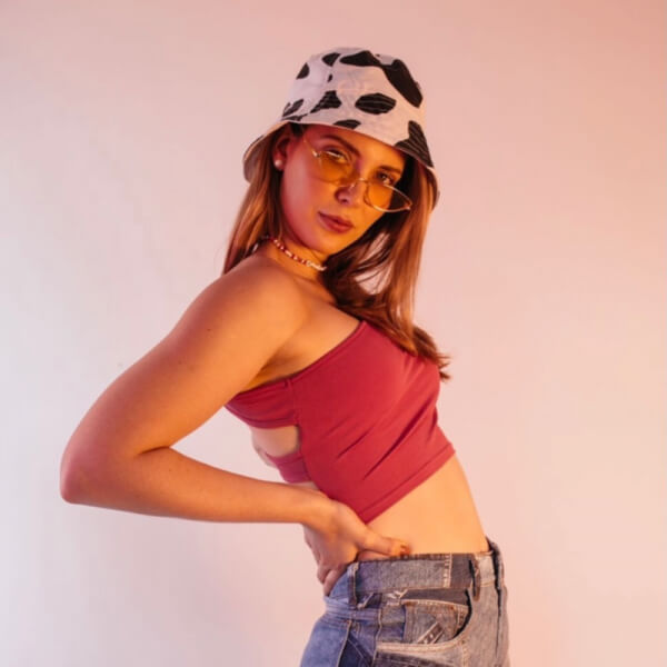 Crop top asimétrica fucsia