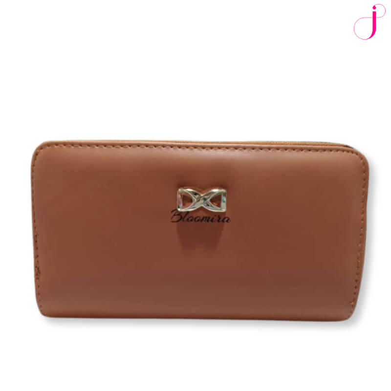 Cartera Camel con Elegante Moño Frontal y Doble Cierre