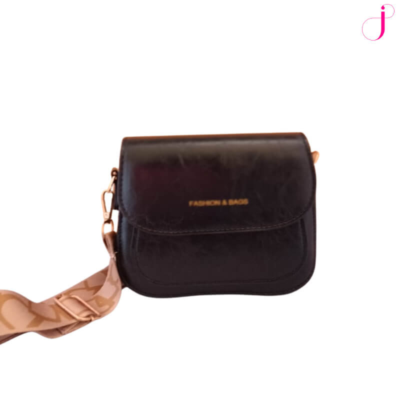 Mini Crossbody Negra Elegante con Acabado Piel - Correa Bordada Ajustable