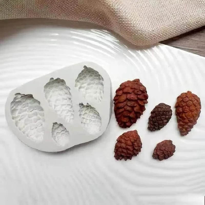 Molde PINITOS elaborado en silicona para uso en Velas, chocolate, fondant, resina, porcelana fría.