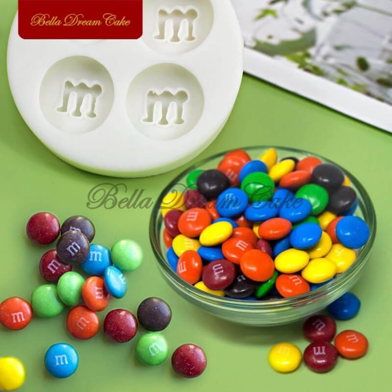 Molde de silicona con diseño de M&M x 4 para uso en Velas, resina, porcelana fría, fondant, chocolate.