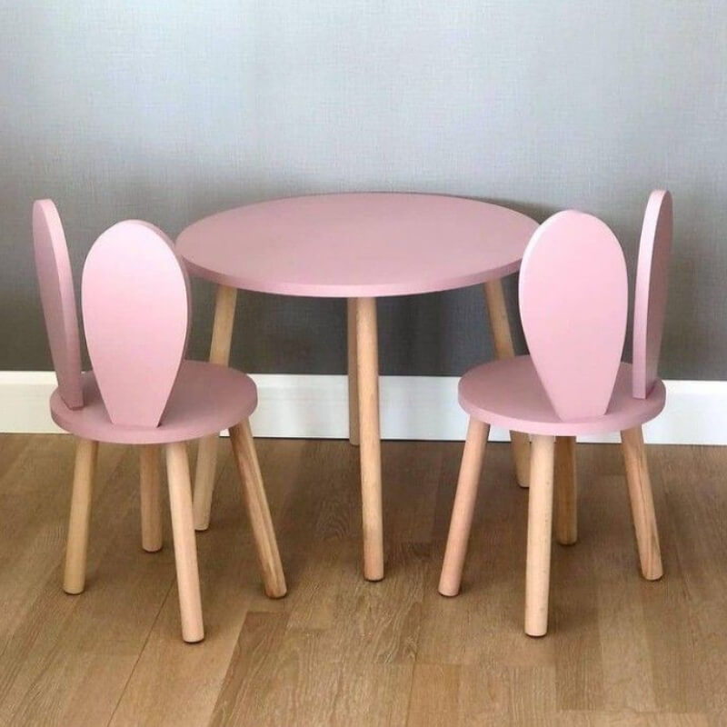Mesa + sillas conejo