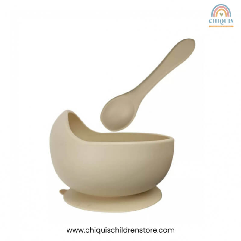 Set de Alimentación de Silicona para Bebé - Tazón Antiderrame y Cuchara, Libre de BPA, Color Beige | Chiquis Children Store