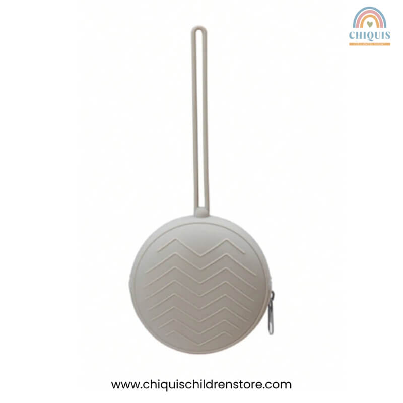 Porta Chupón de Silicona Gris Claro - Almacenamiento Higiénico, Seguro y Duradero, Libre de BPA | CHIQUIS CHILDREN STORE