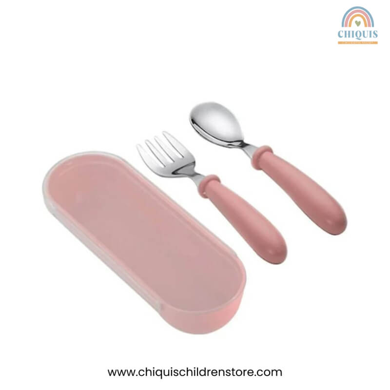 Juego de Tenedor y Cuchara Rosa - Utensilios de Acero Inoxidable, Agarre Fácil, Con Caja de Almacenamiento, Libre de BPA | CHIQUIS CHILDREN STORE