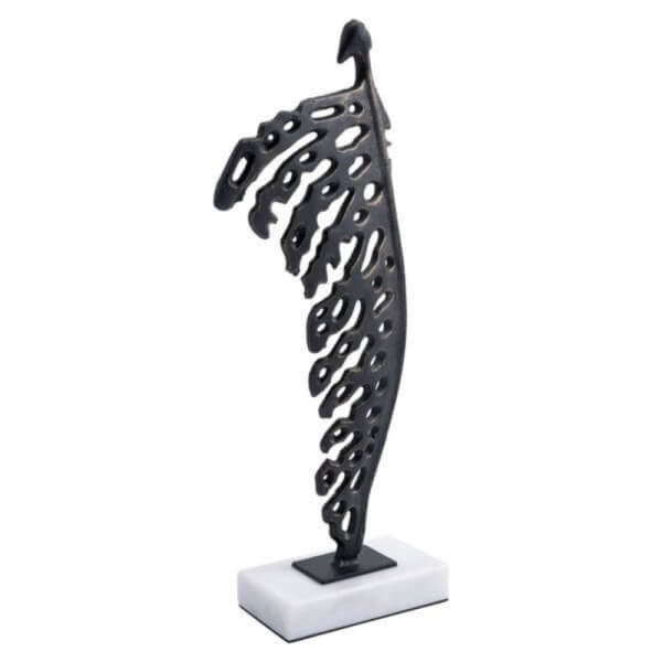 Escultura de mujer hoja