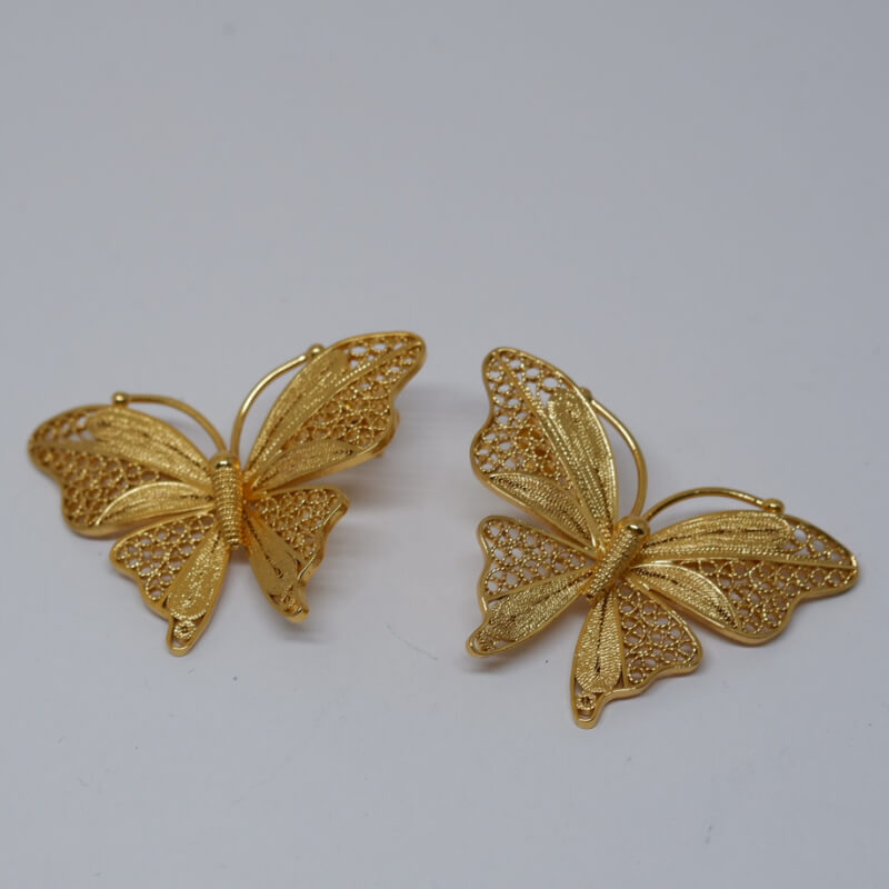 Aretes de Mariposa con Técnica de Filigrana o 4 hojas, material plata 925, tratamiento baño de oro 18k.