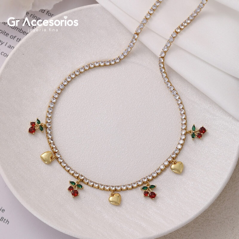 Collar Cherry de Acero Inoxidable con Zirconias y Charms - Elegancia y Frescura en Dorado y Rojo