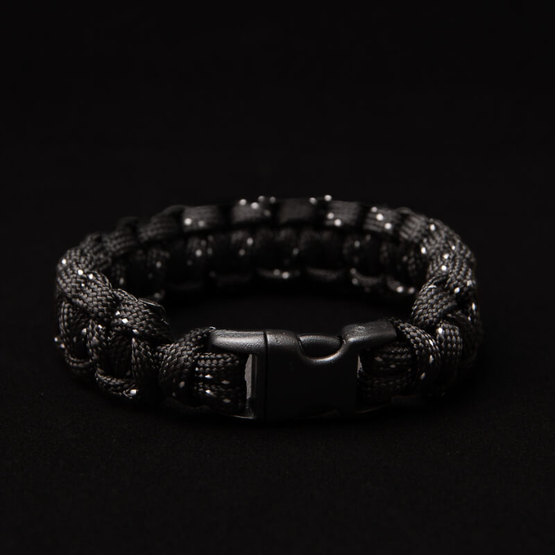 Pulsera de cordon negra con puntos blancos