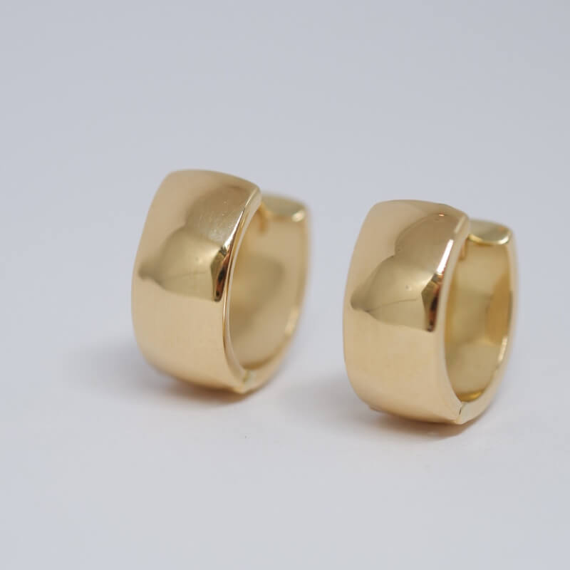 Argollas planas anchas, material oro 18k amarillo