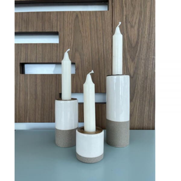 Candelabro pequeño blanco con café
