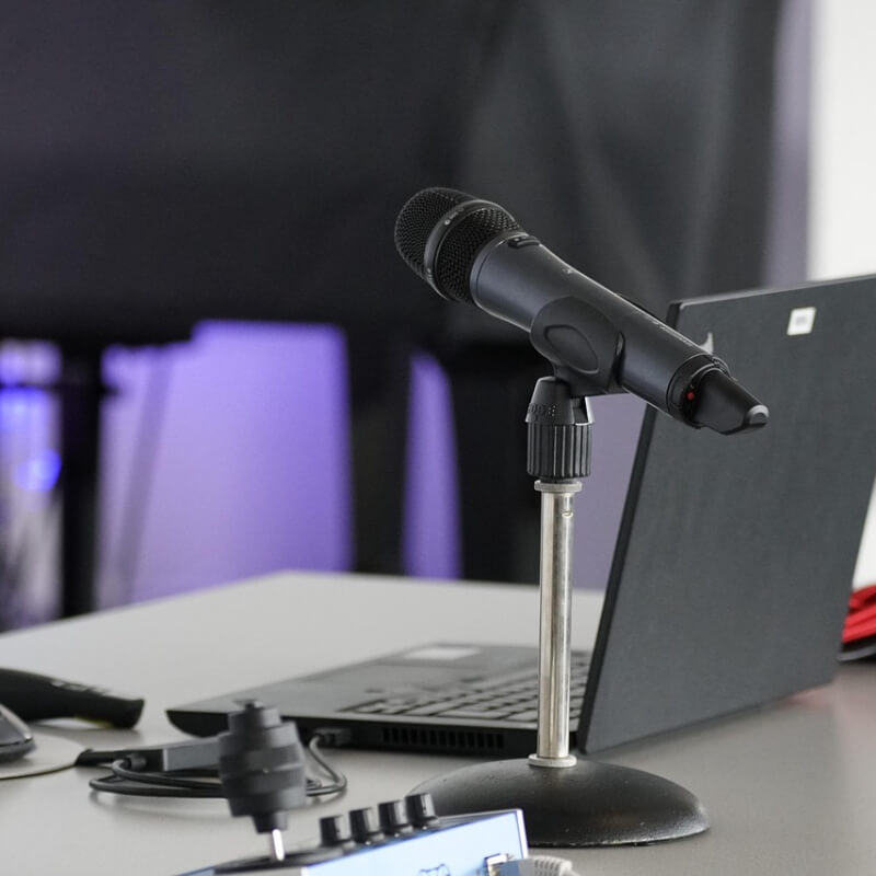 Grabación de podcasts en estudio in-house