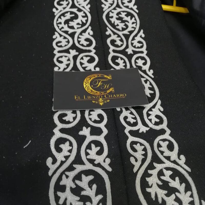 Pantalón Charro con 4 Grecas de Gamuza | Personalizado y Hecho en México