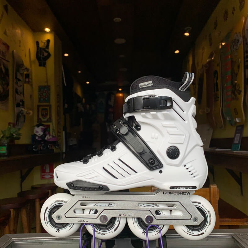 Roadshow WHITE