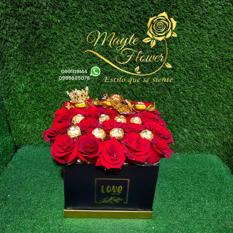 Caja Cuadrada con Rosas y Chocolates Ferrero