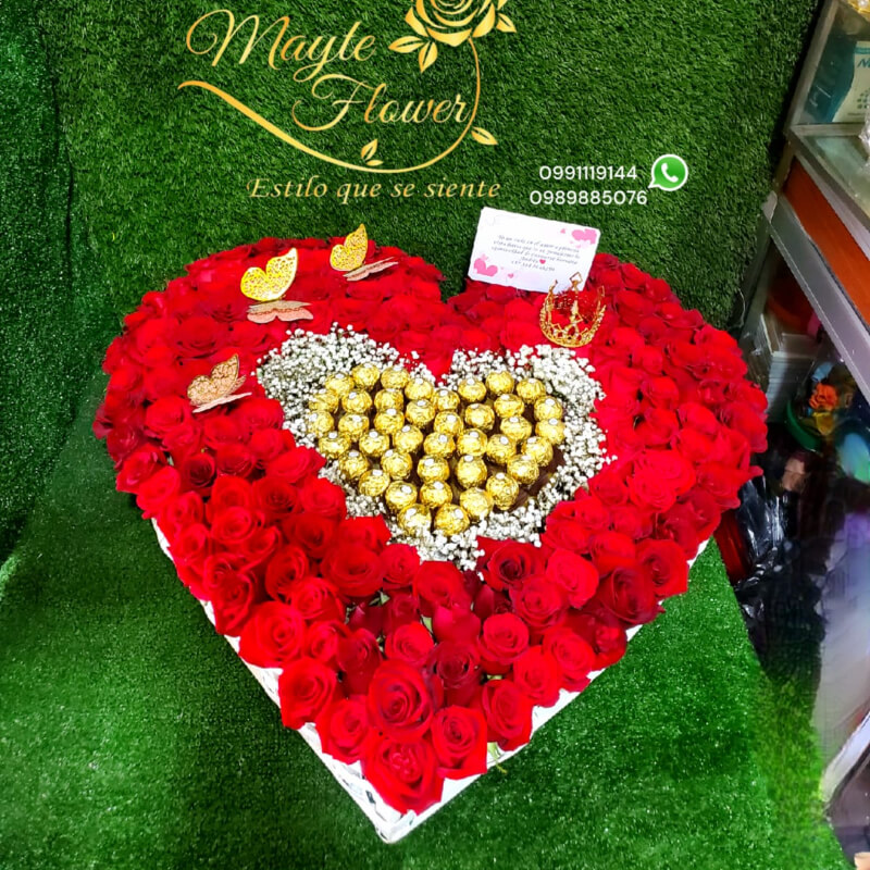 Corazon en Base de Madera 200 Rosas