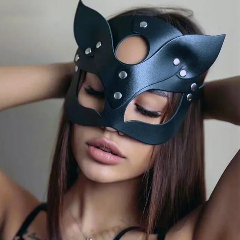 Máscara Bondage estilo Gatita en Cuerina, ajustable.