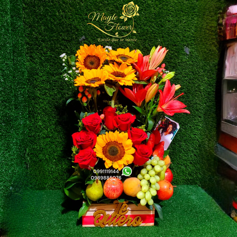 Base de Madera con Frutas y Flores
