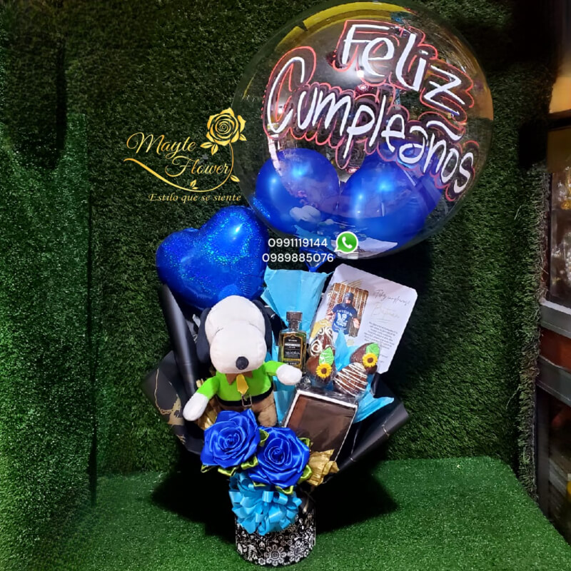 Detalle Hombre Peluche Snopy, Wisky y fresas