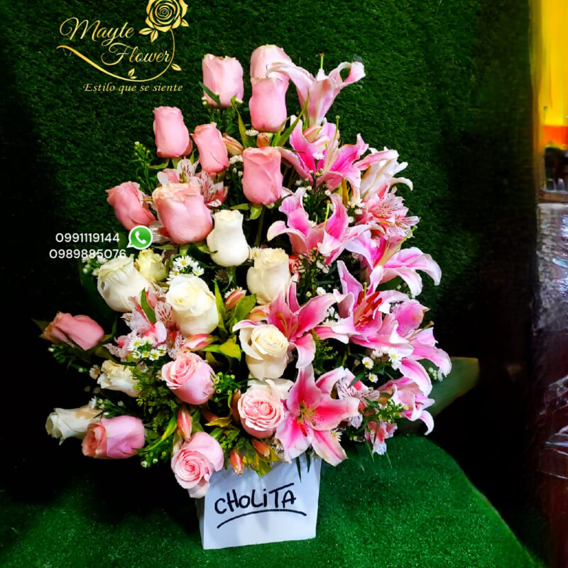 Caja de Madera con Rosas Y Lirios Grande