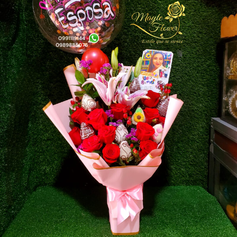 Buchon con Rosas y Fresas con Globo Personalizado
