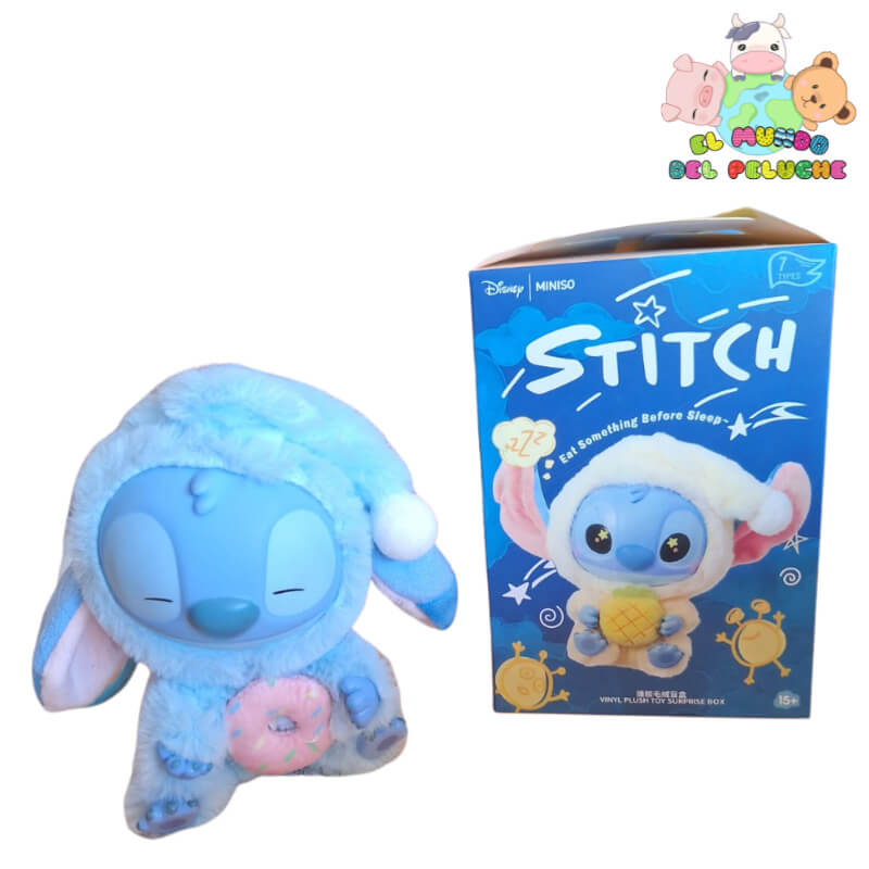 Mini Stitch en Pijamas + Cabeza de Vinil | Colección de Peluches Kawaii 13x10 cm | El Mundo del Peluche