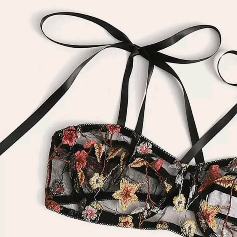 Set de 2 piezas con bordado floral y con lazos laterales en el panty Amor to go L095