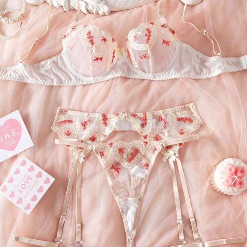 Set de lenceria de 3 piezas con liguero de encaje bordado Amor to go L097