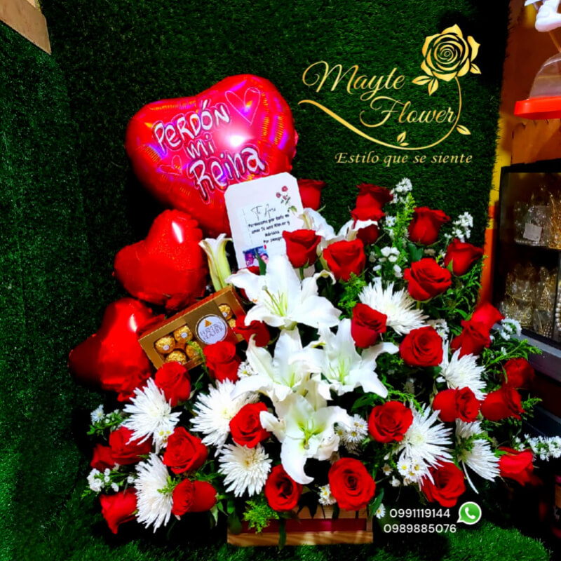 Canasta con Rosas Grande con Ferrero y Globo