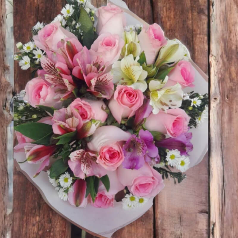 Ramo Dulce Encuentro: Rosas, Astromelias y Margaritas en Ibarra
