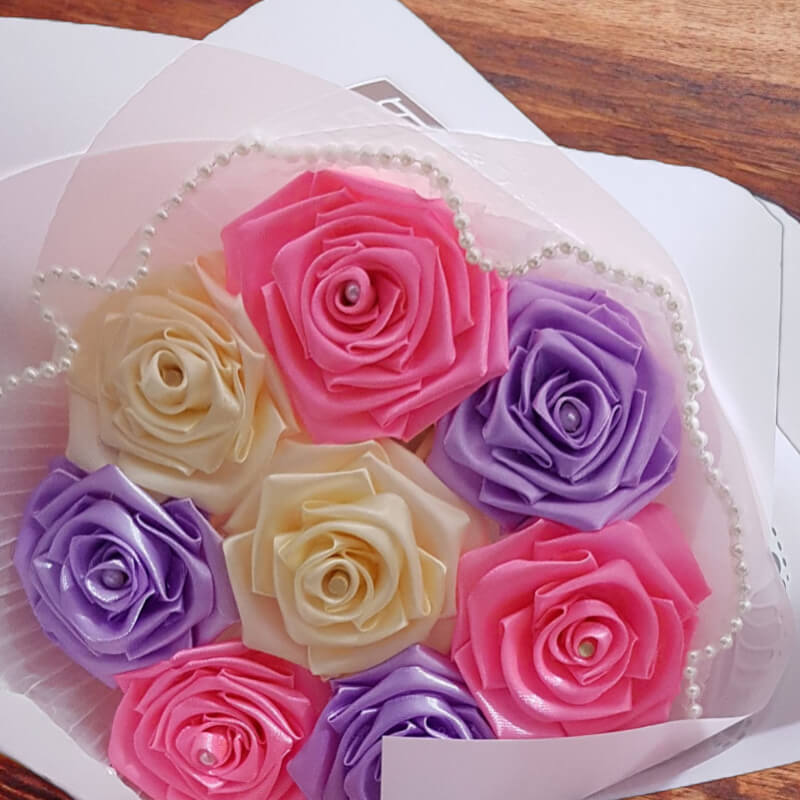 Encanto Pastel: Rosas Eternas con Perlas en Ibarra