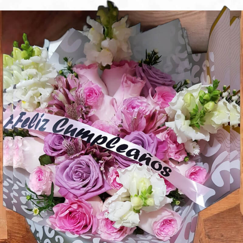 Celebración de Cumpleaños: Ramo Rosa y Lavanda en Ibarra