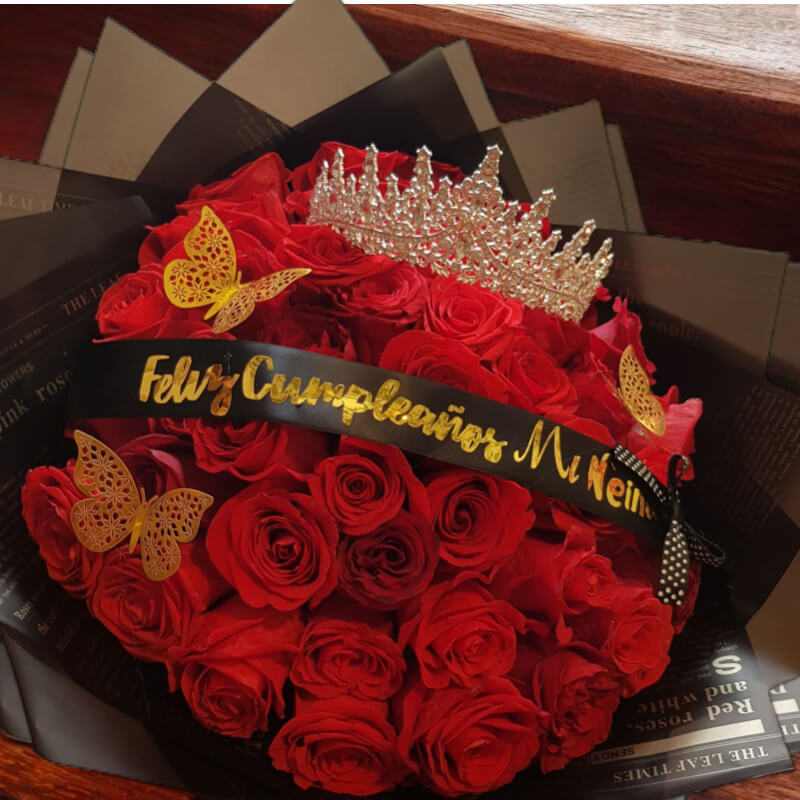 Corona de Realeza: Ramo de Rosas Rojas para Mi Reina en Ibarra
