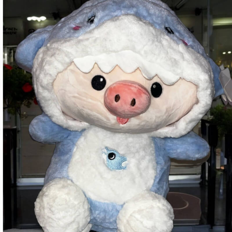 Aventura Azul: Peluche Cerdito con Disfraz de Tiburón en Ibarra