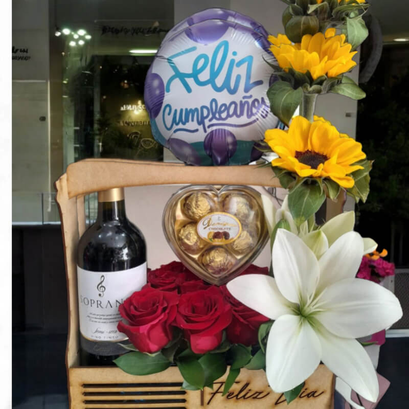 Cesta Feliz Cumpleaños: Vino, Rosas, Girasoles y Lirios en Ibarra