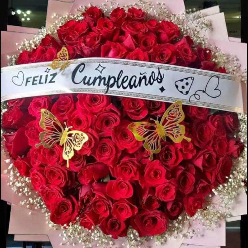 Ramo Feliz Cumpleaños: Océano de Rosas Rojas en Ibarra