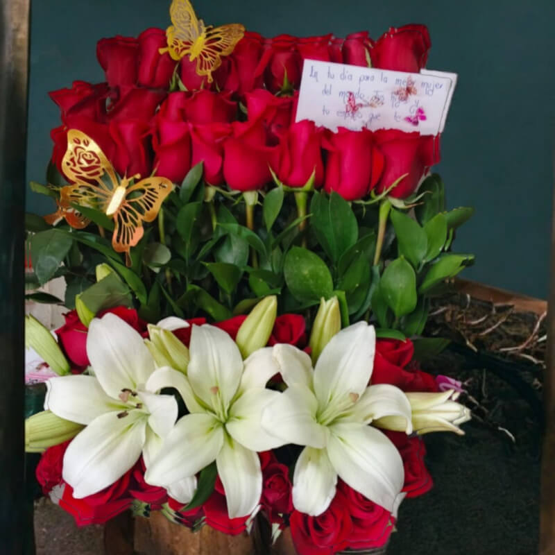 Amor Infinito para Mamá: Rosas y Lirios en Ibarra