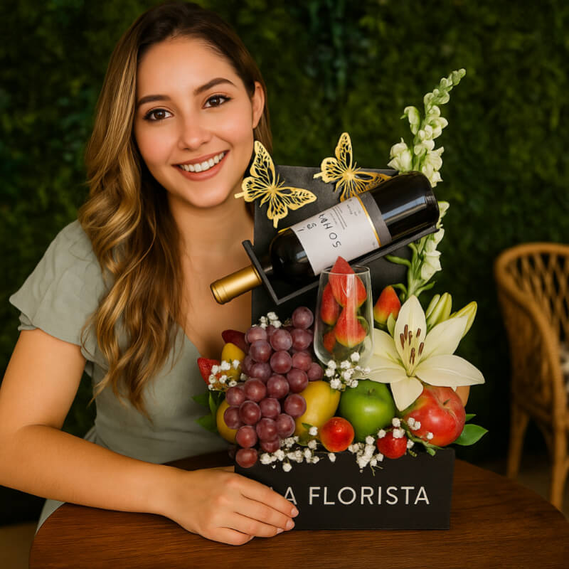 Cesta Degustación: Vino, Frutas y Lirios en Ibarra
