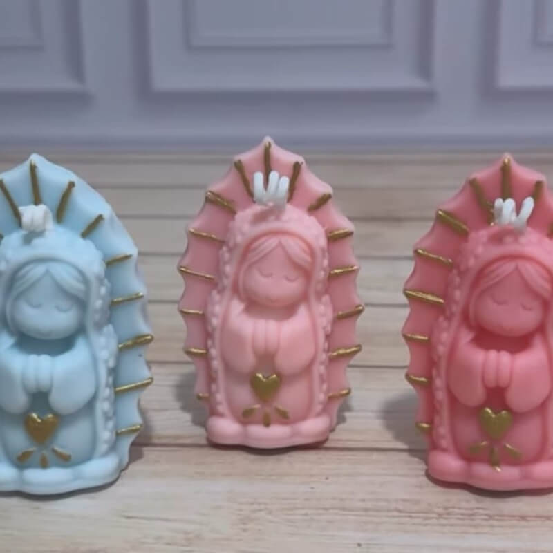 Molde elaborado en silicona Virgen de Guadalupe estilo infantil para uso en chocolate, resina, porcelana fría, velas, jabones.