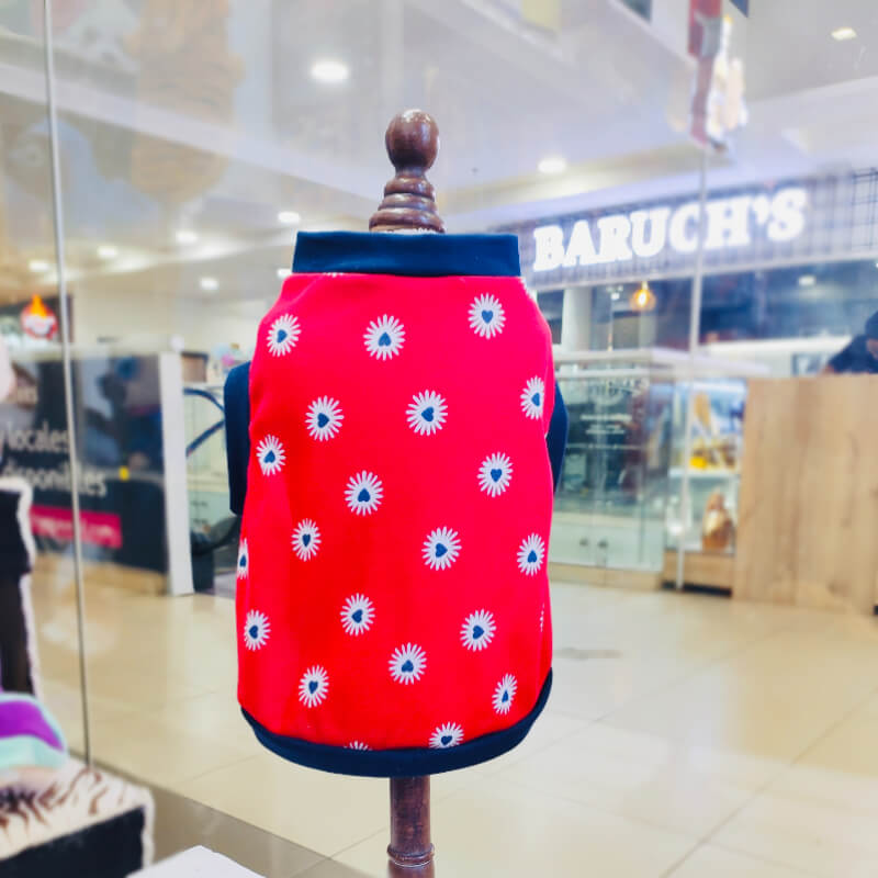 CAMISETA ROJA CON CORAZON EN FLOR PARA PERRITOS Y GATITOS TALLAS XXXS/XXS