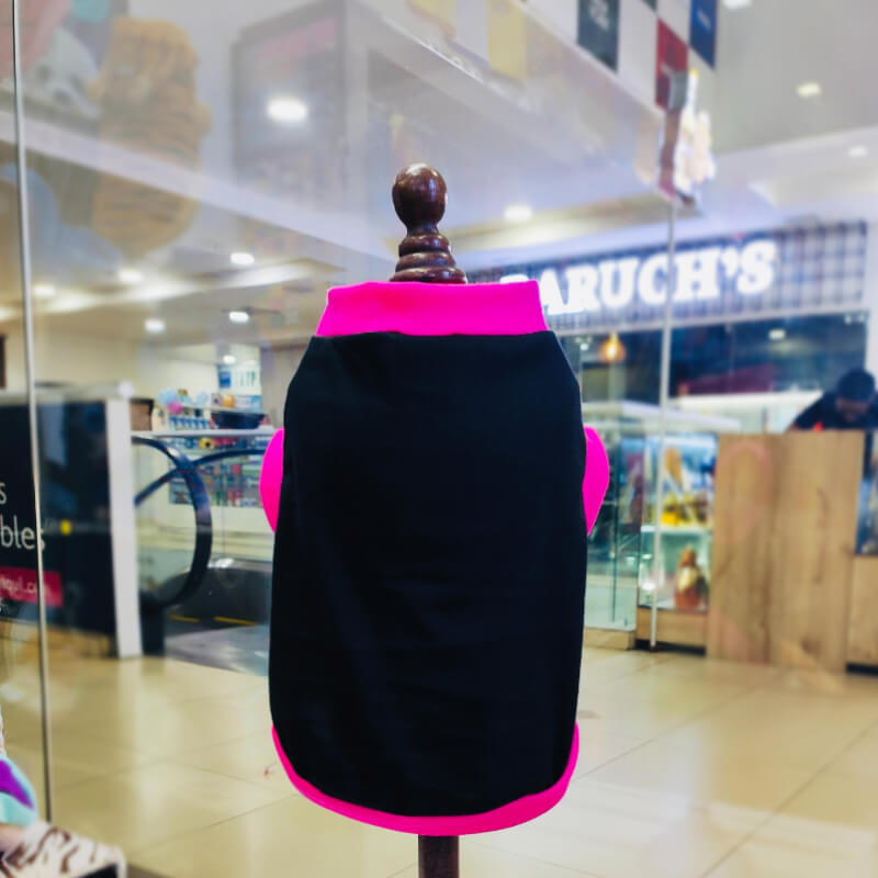 CAMISETA NEGRA CON FILOS FUCSIA PARA PERRITOS Y GATITOS TALLAS XS/S