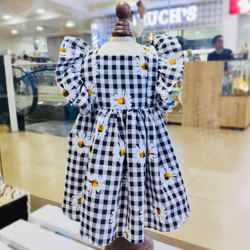 VESTIDO A CUADROS NEGRO Y BLANCO CON MARGARITAS TALLAS XS/S