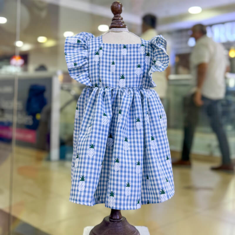 VESTIDO A CUADROS CELESTE CON PIÑAS TALLAS M/L