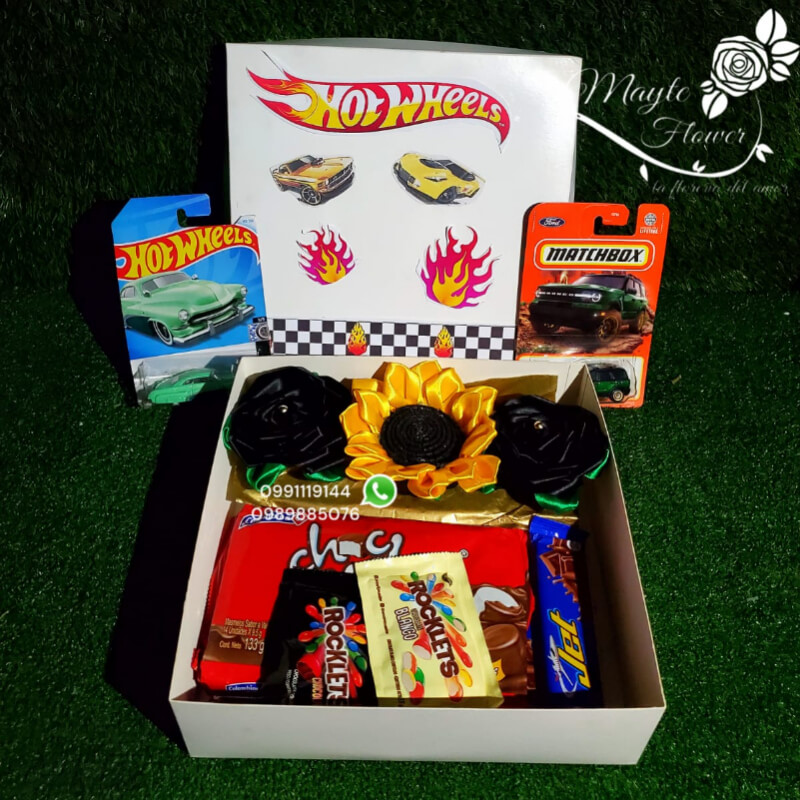 Caja con Flores y Autos Hot Wheels