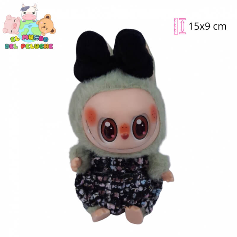 Llavero de Peluche Labubu con Moño Grande y Overol | Edición Adorable | 15x9 cm | El Mundo del Peluche