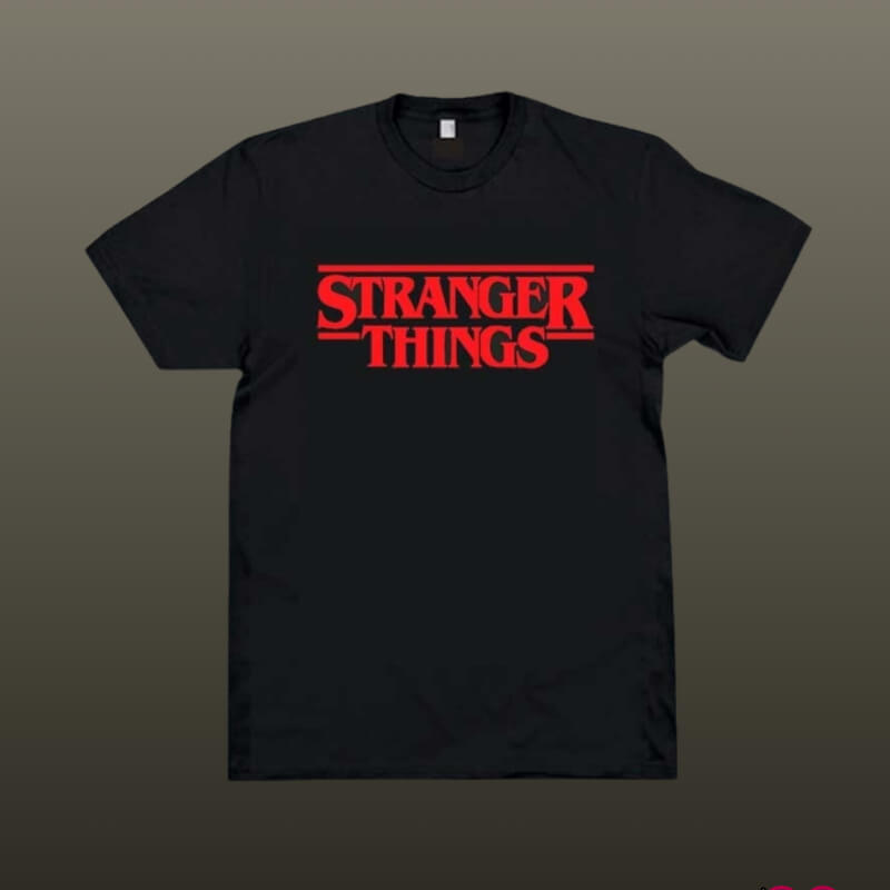 Camiseta Stranger Things Negra Logo Rojo