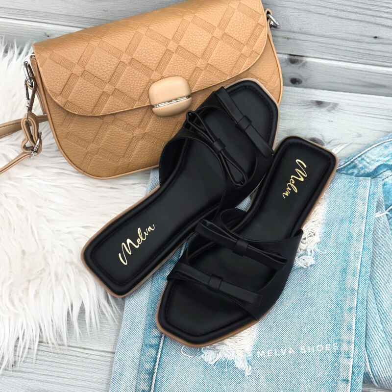 Sandalias Bajas Negras con Doble Lazos – Elegancia con un Toque Chic